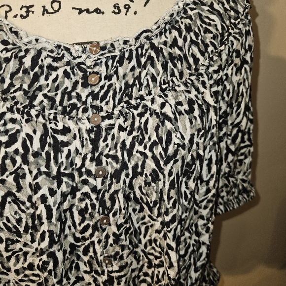 Womans Short Sleeve Button Down Blouse - Picture 3 of 10